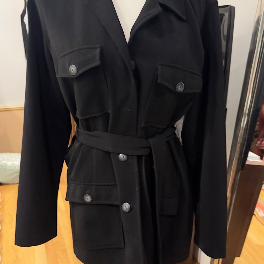 TravelSmith perfect travel non wrinkle Women's Black Utility Jacket. Pockets,